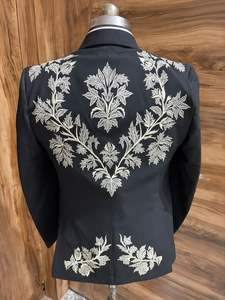 Costume de mariage noir brodé de fleurs pour homme – Blazer de créateur pour soirée et bal de promo pour le marié - Product Image 2