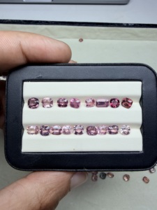 Lote de Piedras Preciosas de Espinela Natural Multicolor |   Piedras Preciosas Sueltas Facetadas de Alta Calidad al por Mayor de la India para la Fabricación de Joyería DIY - Product Image 2