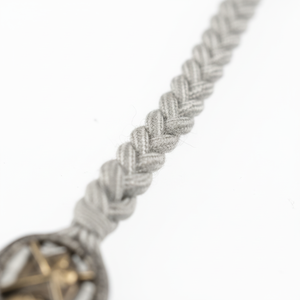 Cordón Ceremonial de Mylar Impermeable con Recubrimiento Premium, Personalizable, para Gorras de Uniforme de Servicio - Product Image 4