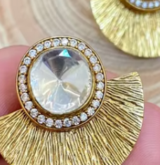 Boucles d'oreilles Kundan véritable plaqué or de qualité supérieure pour femmes Clous d'oreilles en laiton tendance pour mariage moderne - Product Image 2