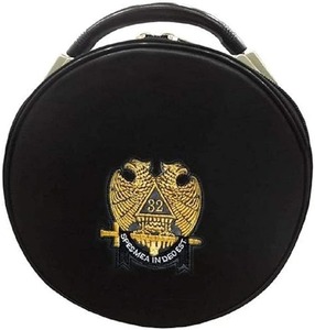 Estuche para sombrero/gorra de los Maestros Masónicos del Arco Real del Rito Escocés, con Doble Águila y 32 Grados - Product Image 1