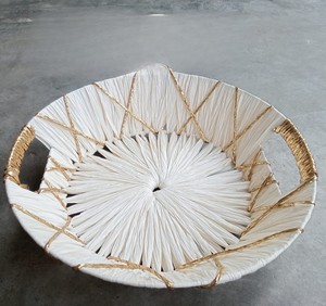 Cesta de Frutas de Ratán Natural al por Mayor con Detalles Dorados, Bandeja Redonda Decorativa de Mimbre para Pan, Organizador de Decoración de Mesa - Product Image 1