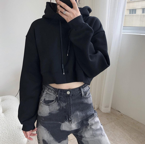 เสื้อฮู้ดครอปท็อปผู้หญิงผ้าฟลีซ 345GSM สไตล์เรโทร ถักจากผ้าฝ้ายผสมโพลีเอสเตอร์  โลโก้ด้านหน้า ทรงหลวม ใส่สบายสำหรับฤดูใบไม้ร่วง - Product Image 1