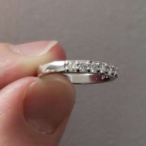 Anillo de banda chapado en oro de 18 quilates con diamante de laboratorio de 0.50 quilates para mujer |   Anillo de Aniversario de Bodas con Certificación IGI VS1 |   Joyería nupcial apilable - Product Image 5