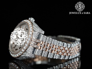 Montre en or sertie de diamants de qualité supérieure, design de créateur, montre étincelante pour la vie nocturne et les fêtes, disponible pour une livraison mondiale - Product Image 2