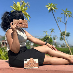 Cuir de fourrure de vachette usiné à la main sculpture portefeuille pochette coque de téléphone élégant nouveau Design portefeuille multi-usages portefeuilles en cuir occidental - Product Image 3