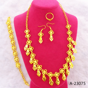 Conjunto Étnico Nupcial Tradicional de Aleación Chapada en Oro Modelo 23159 con Motivo Triangular de Moda, Collar Colgante de Cadena de Cuerda y Pendientes - Product Image 6