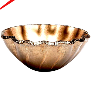Bol à fruits et noix décoratif en aluminium nickelé, design vintage, fait main, écologique, pour fêtes et restaurants - Product Image 1