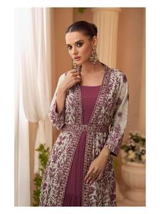 Haga de su día una experiencia hermosa con nuestro traje Anarkali/Salwar de estilo Bollywood, 100% modal puro, sin costuras, bordado y largo hasta el suelo. - Product Image 3