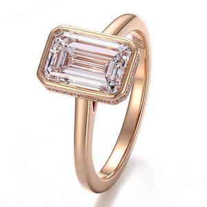 แหวนเพชรทรงเอเมอรัลด์สั่งทำพิเศษ 4 กะรัต ชุบทอง 14k ได้รับการรับรองจาก IGI แหวนหมั้นและแต่งงานสุดหรูสำหรับผู้หญิง แบบฝังหนามเตย - Product Image 5
