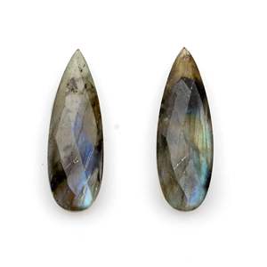 Labradorita Negra Natural de Alta Calidad, Forma de Pera de 10x30mm, Cuentas Briolette Calibradas, Piedra Preciosa Suelta, Altamente Pulida, para Joyería - Product Image 1