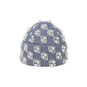 Bonnet unisexe à carreaux avec décorations en perles et strass, bleu, 56-58 cm, tricoté à la main, bonnet d'hiver pour adultes, style décontracté et élégant - Product Image 4