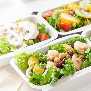 Paquete de 50 Cajas de Almuerzo Desechables de 9x6 Pulgadas, Contenedores de Alimentos Tipo Concha con Tapas Biodegradables de Caña de Azúcar, Cajas Ecológicas para Llevar, Contenedores de Papel - Product Image 4