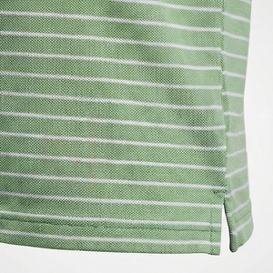 เสื้อโปโลแขนสั้นลายทางสีเขียวสำหรับผู้ชาย ทรงลำลอง คอปกและปลายแขนสีน้ำเงินกรมท่า - Product Image 5