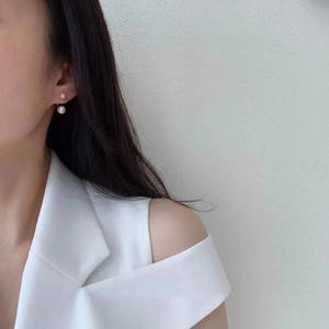 ต่างหูมุกน้ำจืดขนาด 4-6 มม. สวยงามน่ารัก สไตล์เรียบง่าย เครื่องประดับเทพธิดา พร้อมเคลือบทอง 14K - Product Image 4