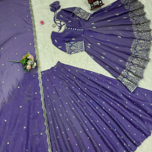 Magnifique ensemble de mariage designer en soie Simmer, avec broderie intérieure et travail de sequins, moderne, séchage rapide, coupe classique - Product Image 1