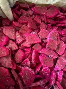 Fruits du dragon rouges et blancs surgelés IQF de Darlac Farms (Vietnam), en gros, tranchés, emballés sous vide, 20 kg, marque privée, fournisseur OEM de fruits - Product Image 2
