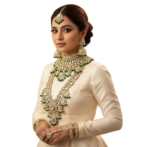 Collier et boucles d'oreilles élégants en acier inoxydable plaqué argent avec strass en cristal Ensemble de bijoux fins lourds Dulhan - Product Image 1