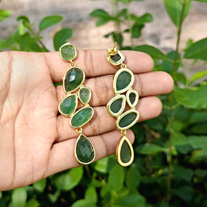 ต่างหูแฟชั่นขายส่ง หินควอตซ์สีเขียวธรรมชาติ รูปทรงยาว ตัวเรือนทองเหลืองชุบทอง 18k ต่างหูสำหรับผู้หญิง - Product Image 5