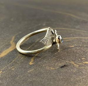 Bague en pierre de labradorite de forme ronde, style vintage, motif floral (3,1 grammes), cadeaux tendance pour toutes les occasions, légère à porter - Product Image 5