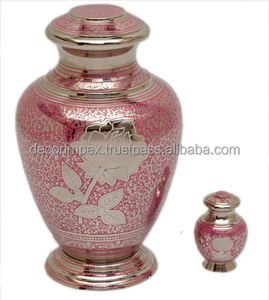 Urna funeraria de Metal de estilo americano clásico Calidad duradera Urna conmemorativa de latón ligero Diseño moderno Honrando recuerdos - Product Image 4