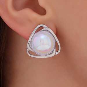 ต่างหูไข่มุกและอะคริลิคทรงสามเหลี่ยมสีรุ้งอินเทรนด์ของ prao - Product Image 4