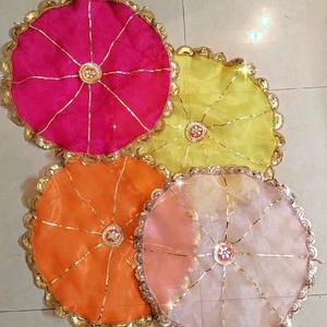 Juego de Cubiertas para Thali Festivas Hechas a Mano en Colores Vibrantes para Bodas, Puja y Rituales Tradicionales, Elegantes Cubiertas Redondas de Tela para Thali - Product Image 1