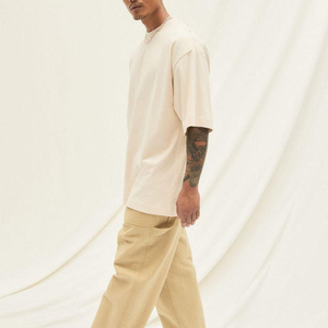 เสื้อยืดคอกลมแขนสั้นทรงปกติสำหรับผู้ชาย ผ้าคอตตอนถัก 100% หนัก 280 กรัม แบบ OEM ไม่มีลาย ระบายอากาศได้ดี เป็นมิตรกับสิ่งแวดล้อม - Product Image 1