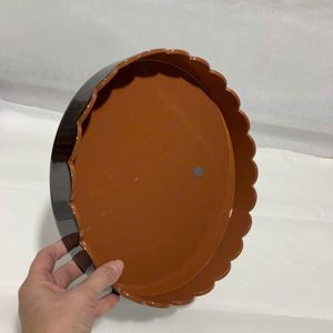 Plateau en laque durable fait main, rond, festonné, finition brillante, couleur beige, pour la décoration de table à la maison, vente en gros, en vrac, B2B, usine OEM - Product Image 4