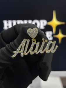 จี้ห้อยคอรูปหัวใจแบบกำหนดเอง Alaia พร้อมชื่อ  ทำจากเงินแท้ 925 ประดับเพชร VVS Moissanite ชุบทอง - Product Image 1