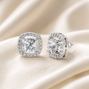Boucles d'oreilles clous de luxe géométriques en argent plaqué Tai, serties de moissanite étincelante taille brillant avec halo, pour femme, style mariage - Product Image 3