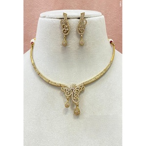 Ensemble collier et boucles d'oreilles en laiton plaqué or avec moissanite pour femme, tendance, cadeau de mariage, à porter pour les fêtes - Product Image 2