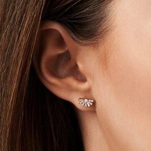Boucles d'oreilles en or blanc 14 carats avec diamants de laboratoire taille ronde - Product Image 2
