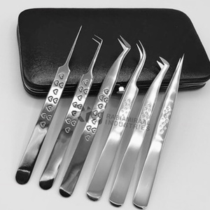 Pince à cils RMI Heart Design Grip en acier inoxydable argenté, 6 embouts différents et étui magnétique, ensemble de pinces - Product Image 6