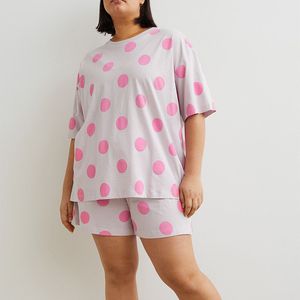 Conjunto de 2 Piezas para Mujer, Verano, Top Corto sin Mangas y Tirantes, Pantalones Cortos hasta la Rodilla, Poliéster/Algodón, Ropa de Dormir Informal, Logotipo Personalizado - Product Image 2