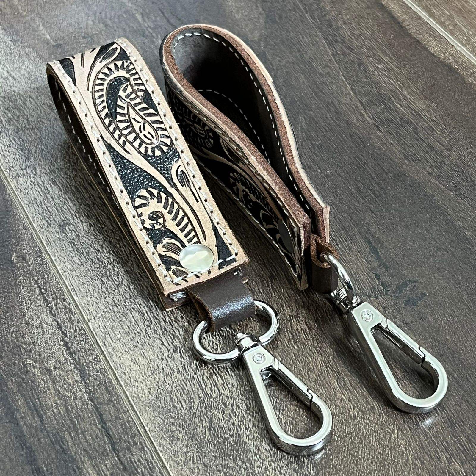 สีน้ำตาล