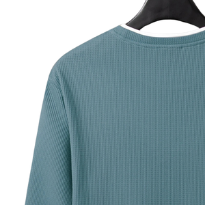 Chemise à manches longues en tricot gaufré pour homme, bleu uni, col rond, pull décontracté, bordure contrastée, doux et confortable, à porter tous les jours, tendance - Product Image 4