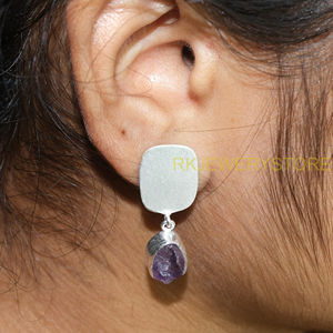 Boucles d'oreilles pendantes en améthyste brute naturelle, faites à la main, en argent sterling 925, avec cristaux bruts, pour femmes, bijoux en pierres précieuses de guérison - Product Image 2