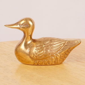 Figura de Pato de Latón Hecha a Mano, Elegante Escultura de Aves Acuáticas, Estatua Decorativa de Pato de Metal, Decoración de Lujo para Mesa de Hogar u Oficina - Product Image 1