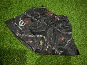 Shorts de basketball personnalisés 2026 en polyester léger et respirant, maille vierge, pour hommes, vente en gros, noirs - Product Image 3