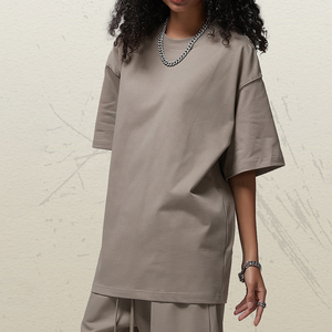 Ensemble T-shirt col rond et short pour homme personnalisé – Tenue d'été décontractée deux pièces haut de gamme – Ensemble coordonné streetwear - Product Image 6