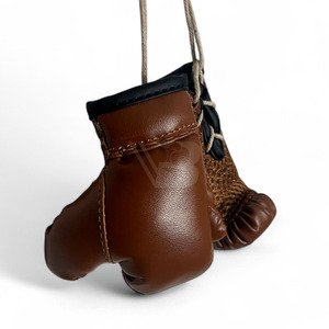 Llavero de Guantes de Boxeo con Logotipo Personalizado, Diseño de Oso en Cuero de Calidad, Hecho con Estilo y Acero Inoxidable - Hecho en Pakistán - Product Image 4