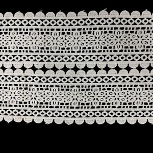 P.C. JAIN TEXTILE PRIVATE LIMITED Tissu en dentelle 100 % polyester durable, doux, respirant, écologique, à séchage rapide, motif floral orné - Product Image 1