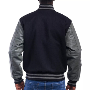 Giacca varsity da uomo, un classico invernale con maniche <span class=keywords><strong>a</strong></span> righe, fodera morbida e design audace. - Product Image 2