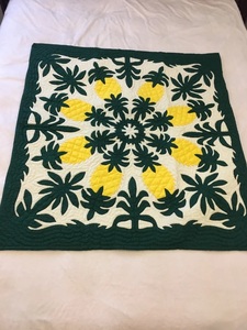 New Arrival 2026 Traditional Hawaiian Hand-appliqued Pineapple Quilt <b>Forest</b> <b>Green</b>, Gold & Cream Tropical Baby Quilt For <b>Bedding</b> - Product Image 4