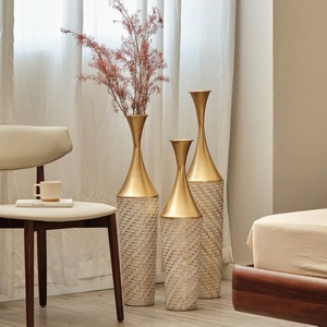 Florero de Metal de Primera Calidad con Acabado Liso, Decoración Contemporánea para Interiores del Hogar - Product Image 5