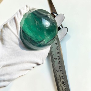 Sphère de cristal de fluorite verte polie pour cadeau, méditation, vente en gros - Product Image 1