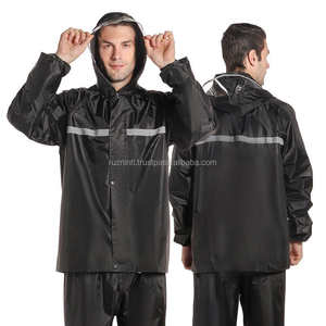 Combinaison de pluie imperméable et légère avec capuche, bandes de sécurité réfléchissantes, veste et pantalon coupe-vent pour le travail en extérieur et la conduite - Product Image 1