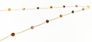 สร้อยคอแซฟไฟร์หลากสีธรรมชาติในตัวเรือนทองคำแท้ 18K สีเหลือง – โซ่ประดับพลอยสีรุ้งทรงกลมแบบฝังขอบ - Product Image 4