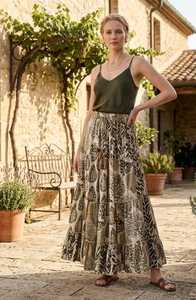 Chemisier ukrainien de haute couture pour femme, brodé, à épaules dénudées, avec smocks de créateur et manches longues - Product Image 2